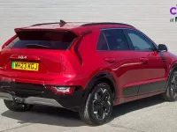 Begagnad Kia e-Niro 150 kW (204 HK) 2023 Röd SUV