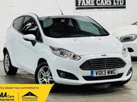 Usado Ford Fiesta Zetec 105 HP (77 kW) 2013 Branco Citadino