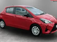 Used Toyota Yaris Hybrid Active 101 HP (74 kW) 2019 Red Hatchback