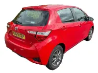 Usado Toyota Yaris 111 HP (81 kW) 2020 Vermelho Citadino