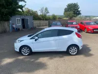 Used Ford Fiesta Zetec 2011 White Hatchback