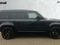 Usado Land Rover Defender HSE Dynamic 300 HP (220 kW) 2022 Preto SUV