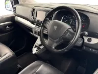 Used Peugeot Traveller Allure 175 HP (128 kW) 2018 Red MPV