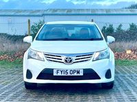 Used Toyota Avensis Active 122 HP (89 kW) 2015 White Sedan