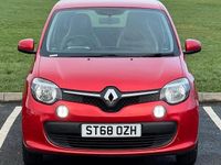 Used Renault Twingo Play 69 HP (50 kW) 2018 Red Hatchback