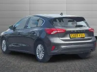 Usado Ford Focus Titanium 120 CV (88 kW) 2019 Gris Utilitario