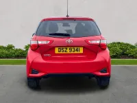Używany Toyota Yaris 111 KM (81 kW) 2020 Czerwony Hatchback
