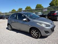 Usado Mazda 2 102 HP (75 kW) 2013 Prateado Citadino