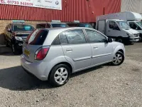 Używany Kia Rio 109 KM (80 kW) 2011 Srebrny Hatchback