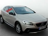 Used Volvo V40 Pro 152 HP (111 kW) 2018 Gold Hatchback