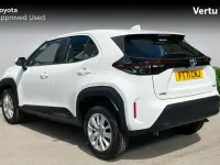 Used Toyota Yaris Hybrid 116 HP (85 kW) 2022 Pure white (solid paint) Estate