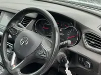 Used Vauxhall Grandland X SRi 130 HP (95 kW) 2020 White SUV