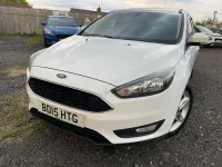 Begagnad Ford Focus Zetec 2015 Vit Halvkombi