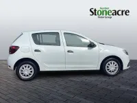 Begagnad Dacia Sandero Essentiel 72 HK (52 kW) 2019 Vit Halvkombi
