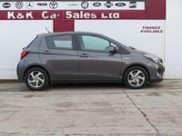 Used Toyota Yaris Hybrid 101 HP (74 kW) 2015 Grey Hatchback