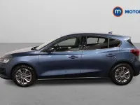 Begagnad Ford Focus Titanium 155 HK (114 kW) 2023 Blå Halvkombi