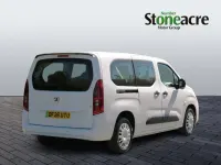 Nouă Vauxhall Combo Design Edition 100 kW (136 CP) 2026 Alb Monovolum