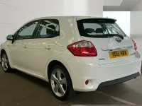 Used Toyota Auris Hybrid 2011 White Hatchback