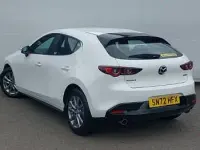 Usado Mazda 3 122 CV (89 kW) 2022 Blanco Utilitario