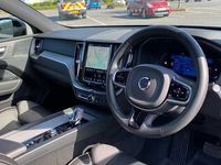 Begagnad Volvo XC60 Plus 197 HK (144 kW) 2022 Grå SUV