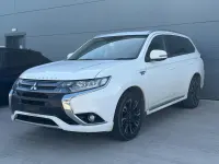 Used Mitsubishi Outlander P-HEV 2017 White Estate