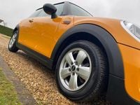 Used Mini Cooper Hatch 136 HP (100 kW) 2015 Volcanic orange Hatchback