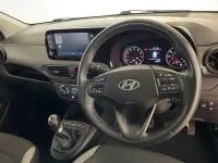 Usado Hyundai i10 SE 67 HP (49 kW) 2023 Vermelho Citadino