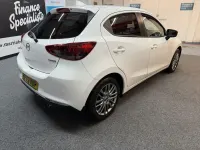 Begagnad Mazda 2 Inclusive 2022 Vit Halvkombi
