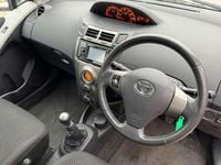 Used Toyota Yaris 90 HP (66 kW) 2011 Red Hatchback