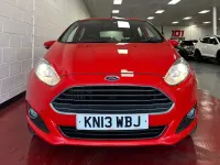 Begagnad Ford Fiesta Zetec 2013 Röd Halvkombi