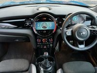 Usado Mini Cooper Hatch 134 HP (98 kW) 2023 Azul Citadino