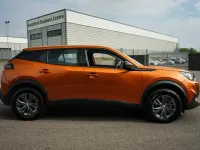 Gebraucht Peugeot e-2008 Active Premium 100 kW (136 PS) 2022 Orange SUV