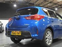 Used Toyota Auris Sport 90 HP (66 kW) 2013 Blue Hatchback