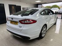 Usado Ford Mondeo Titanium 240 HP (176 kW) 2017 Branco Citadino