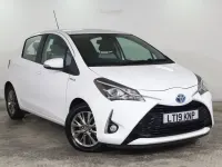 Used Toyota Yaris Hybrid 100 HP (73 kW) 2019 White Hatchback