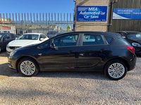Begagnad Vauxhall Astra 2013 Svart Halvkombi