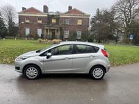 Usado Ford Fiesta Style 2018 Plateado Utilitario