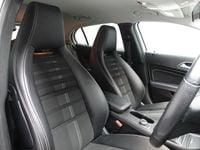 Used Mercedes GLA180 Urban 122 HP (89 kW) 2019 White SUV