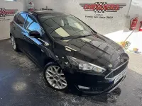 Begagnad Ford Focus Zetec 125 HK (91 kW) 2015 Svart Halvkombi