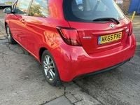 Used Toyota Yaris 69 HP (50 kW) 2015 Red Hatchback