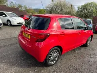 Used Toyota Yaris 99 HP (72 kW) 2016 Red Hatchback