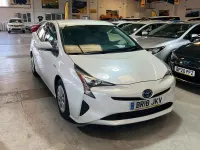 Used Toyota Prius 140 HP (102 kW) 2026 White Hatchback