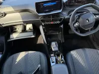 Second-hand Peugeot e-2008 Allure 98 kW (134 CP) 2024 Roșu SUV