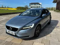 Gebraucht Volvo V40 Momentum 122 PS (89 kW) 2017 Blau Kleinwagen