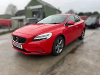 Begagnad Volvo V40 Inscription 120 HK (88 kW) 2016 Röd Halvkombi
