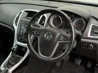 Second-hand Vauxhall Astra GTC SRi 180 CP (132 kW) 2013 Negru Hatchback