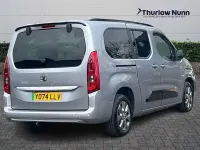 Begagnad Vauxhall Combo Ultimate 100 kW (136 HK) 2025 Grå Minibuss