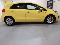 Used Kia Rio 84 HP (61 kW) 2016 Yellow Hatchback