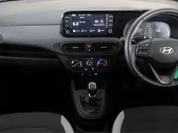 Used Hyundai i10 Advanced 67 HP (49 kW) 2023 White Hatchback