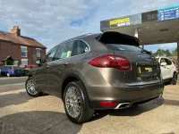 Used Porsche Cayenne 245 HP (180 kW) 2012 Brown SUV